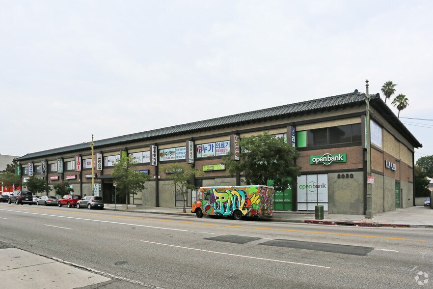 More Photos Of 3030 W Olympic Blvd, Los Angeles Storefront Retail Office For Lease