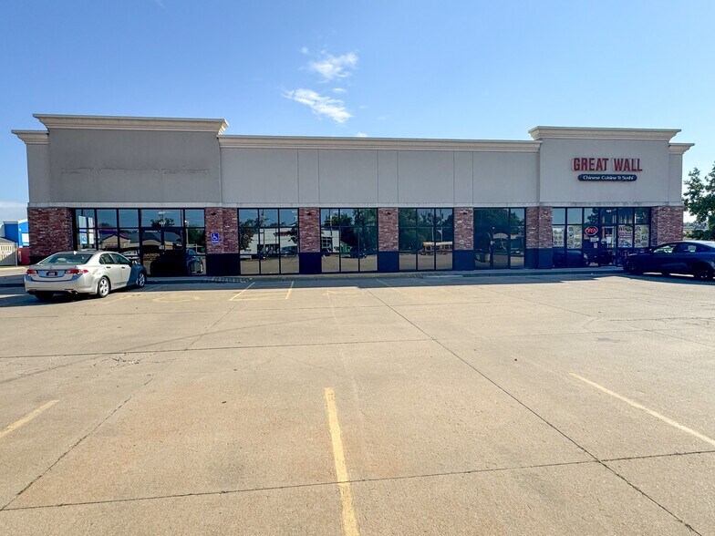 Primary Photo Of 407 E Pawnee St, Wichita Freestanding For Lease