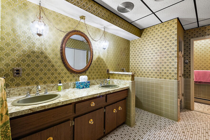 More Photos Of 22815 Kelly Rd, Eastpointe Loft Creative Space For Lease