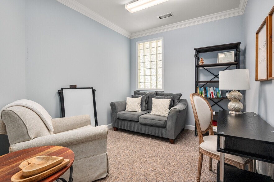 More Photos Of 705-711 Peninsula Dr, Davidson Office For Sale