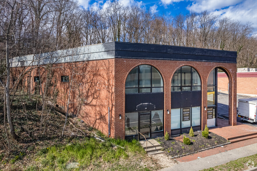 Primary Photo Of 1 Brewster St, Glen Cove Office For Sale