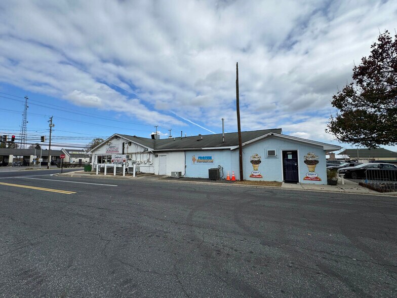 More Photos Of 2126 N Fountain Green Rd, Bel Air Supermarket For Sale