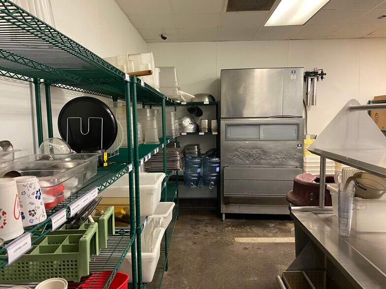 More Photos Of 5100 Lee Hwy, Bristol Restaurant For Sale