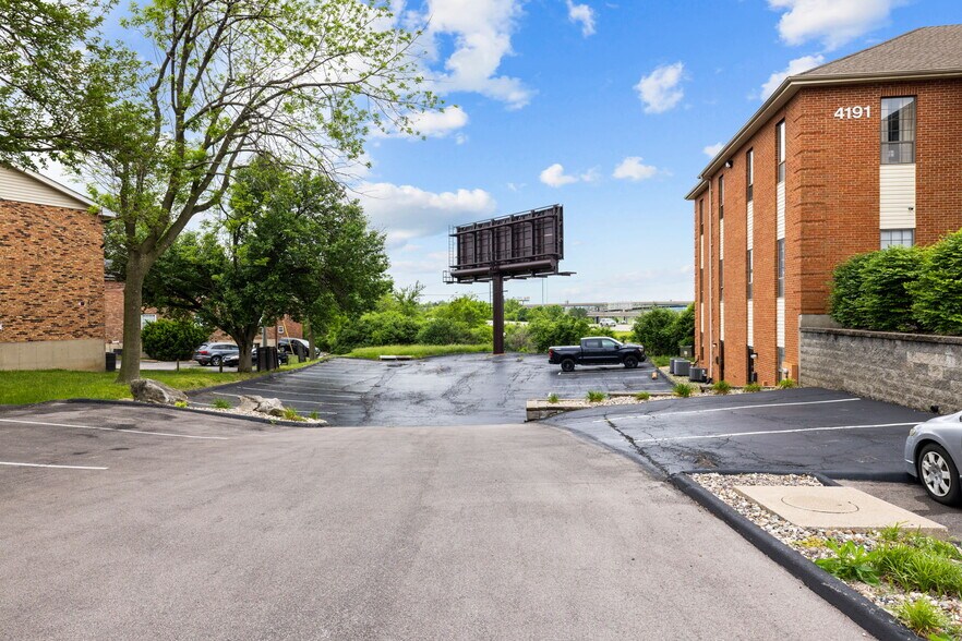 More Photos Of 4191 Crescent Dr, Saint Louis Medical For Lease