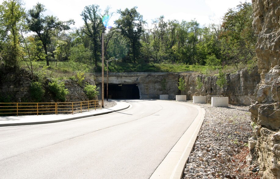 Primary Photo Of 300 Space Center Cir, Lee's Summit Warehouse For Lease