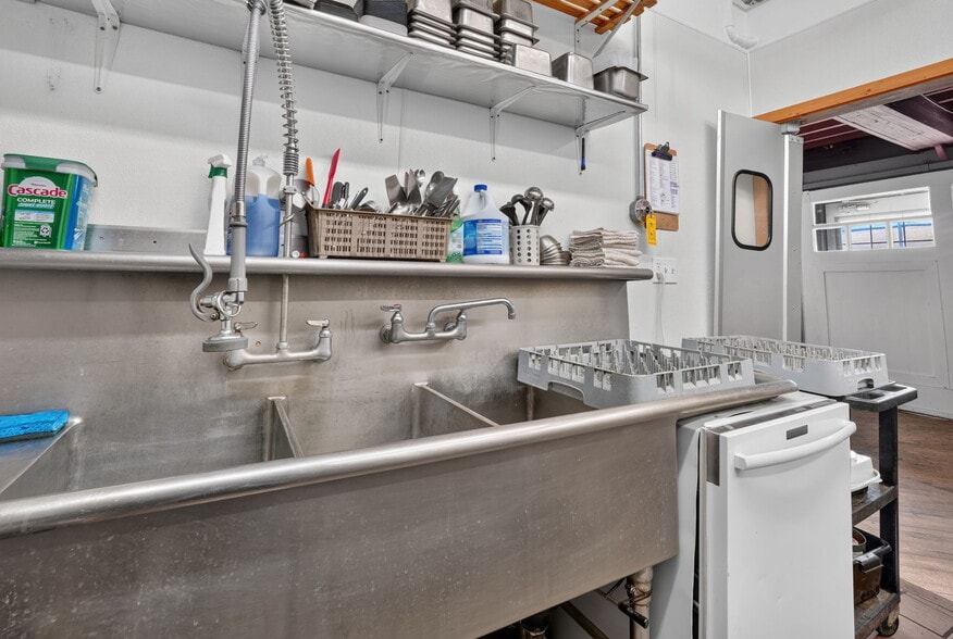 More Photos Of 615 S 1st Ave, Pocatello Restaurant For Sale