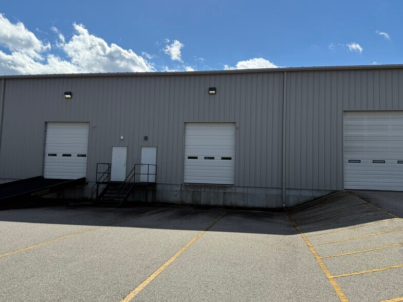 More Photos Of 207 Airport Rd, Fayetteville Light Manufacturing For Lease