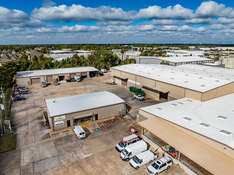 More Photos Of 1585 W Sam Houston Pky N, Houston Light Distribution For Sale