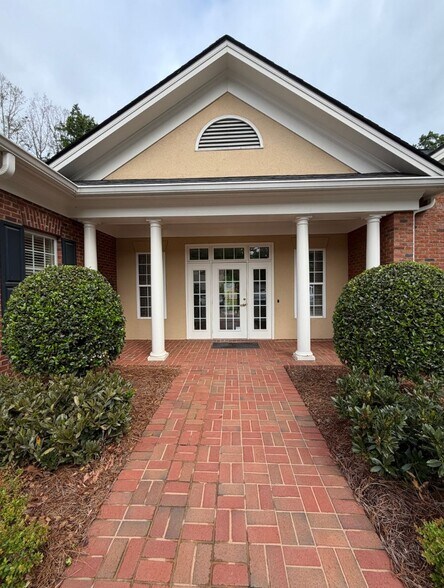 More Photos Of 726 S Enota Dr NE, Gainesville Office For Lease