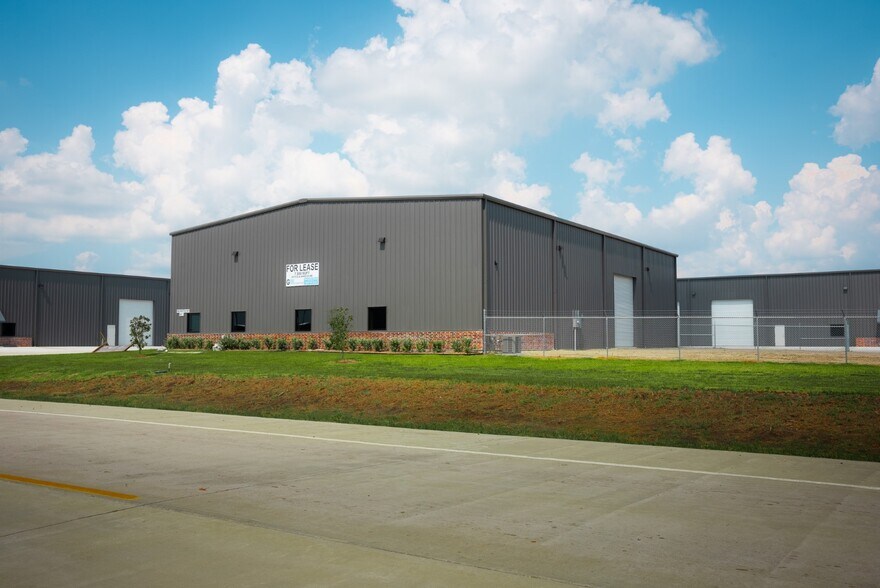 More Photos Of 8490 Industrial Pky, Beaumont Industrial For Lease