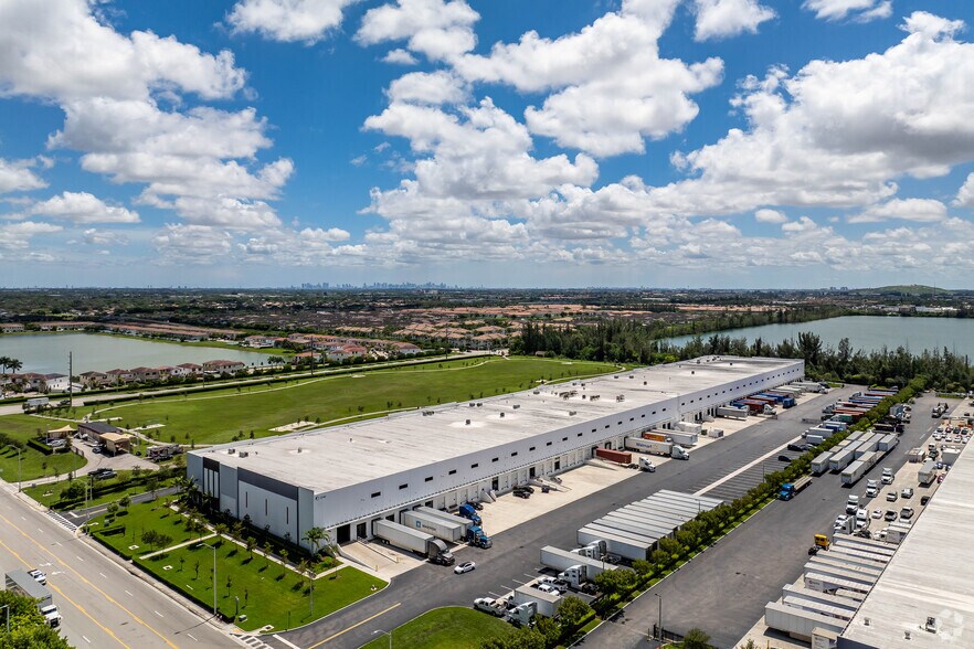 More Photos Of 3740 W 104th St, Hialeah Distribution For Lease