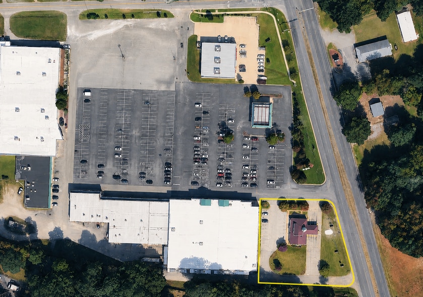 Primary Photo Of 3140 George Washington Memorial Hwy, Hayes Bank For Sale