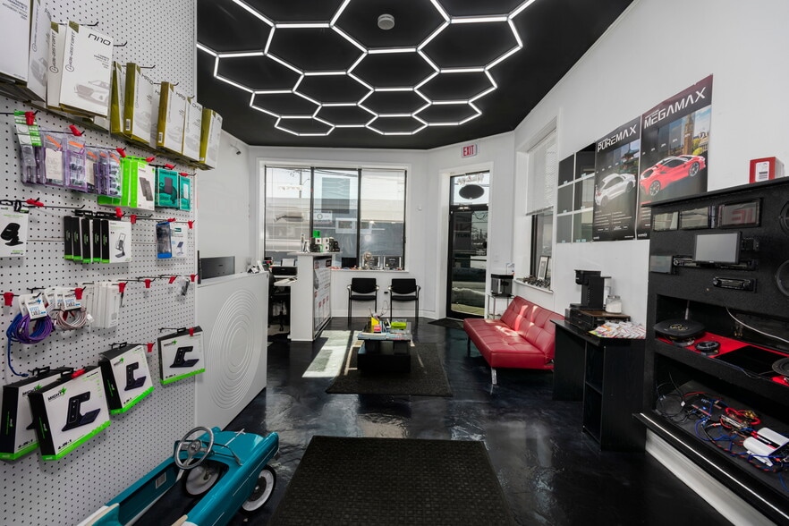More Photos Of 613-617 Summer St, Lynn Storefront For Sale