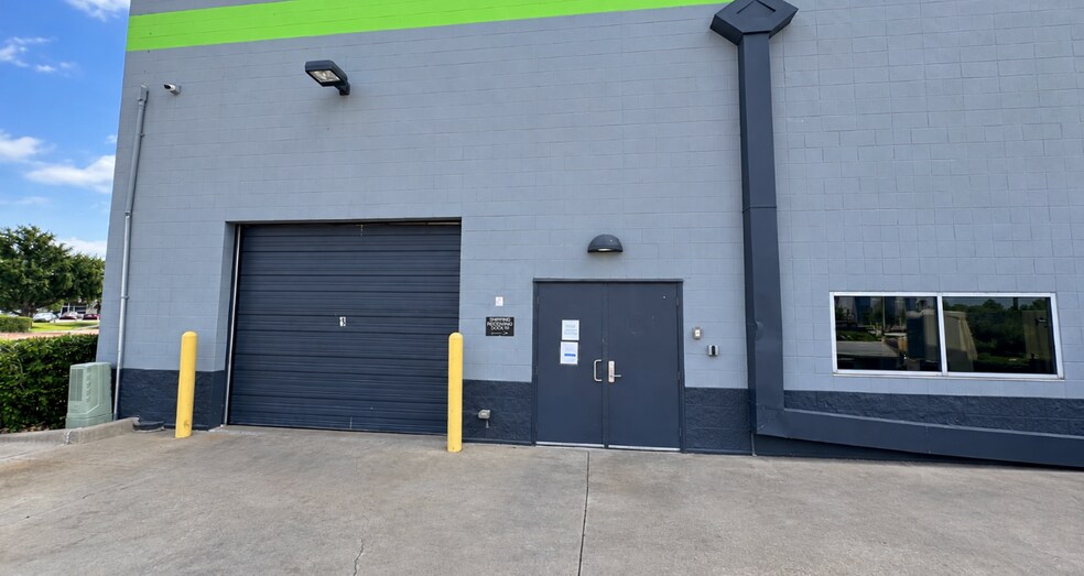 More Photos Of 2021 Commerce Dr, McKinney Office For Sale