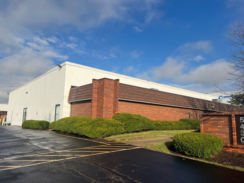 More Photos Of 5430 Cornell Rd, Cincinnati Office For Lease
