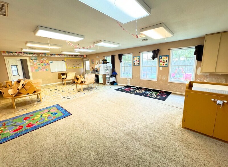 More Photos Of 2027 Main St, Waller Daycare Center For Sale