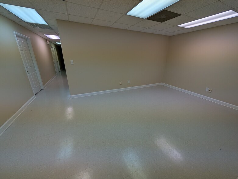 More Photos Of 4065 Powhatan Rd, Clayton Office For Lease