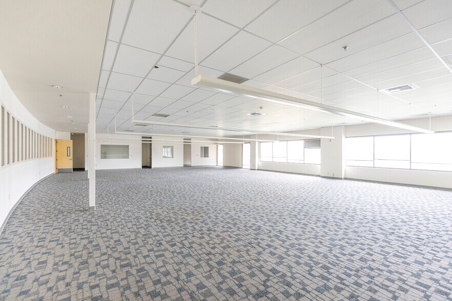 More Photos Of 201 N Sunrise Ave, Roseville Research And Development For Sale