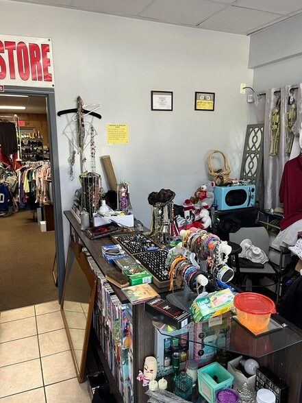 More Photos Of 632 W Liberty St, Sumter General Retail For Lease