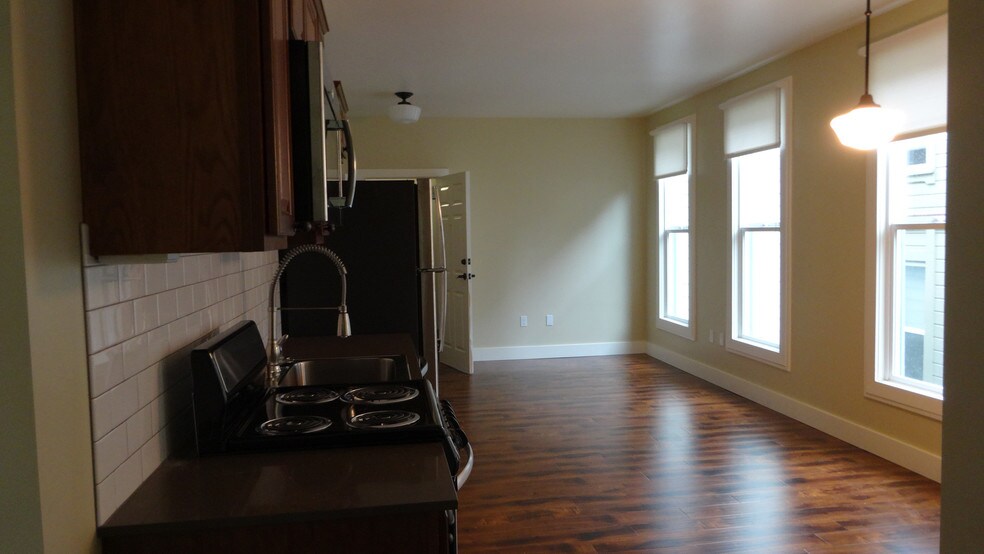 More Photos Of 1733-1737 SE Morrison St, Portland Apartments For Lease