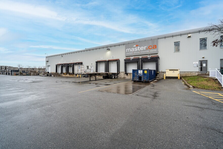 More Photos Of 1350 Rue Nobel, Boucherville Warehouse For Lease