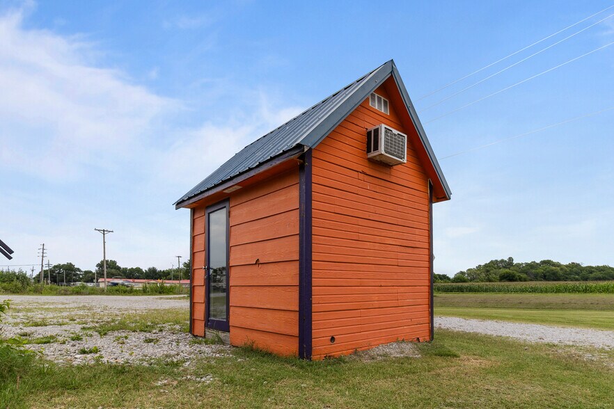 More Photos Of 1420 Highway M, Sedalia Service Station For Sale