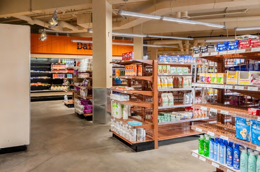 More Photos Of 7013 Thunder Bay St, Powell River General Retail For Sale