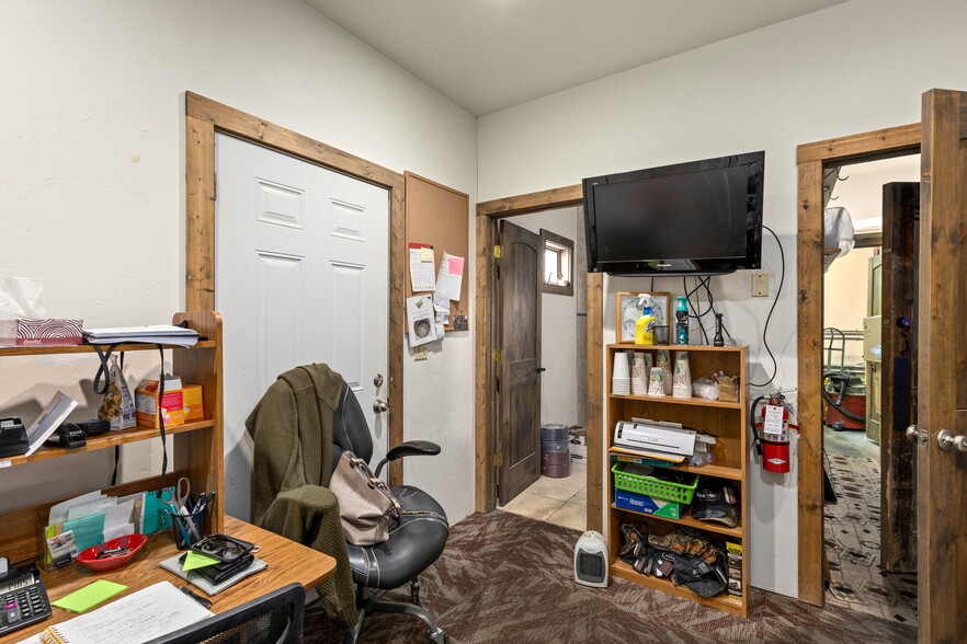 More Photos Of 5100-N Star Blvd, Great Falls Storefront Retail Office For Sale