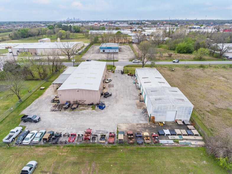 More Photos Of 410 W Canino Rd, Houston Manufacturing For Sale