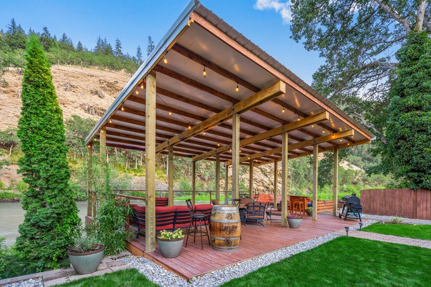 More Photos Of 218 2nd St, Klickitat Hotel For Sale