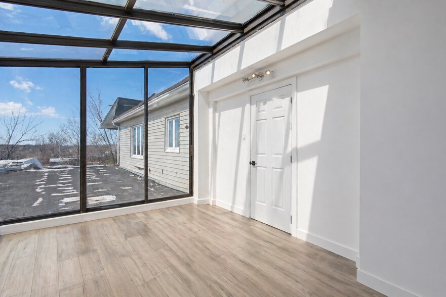 More Photos Of 1500-1502 Boul Des Laurentides, Laval Storefront Retail Residential For Sale