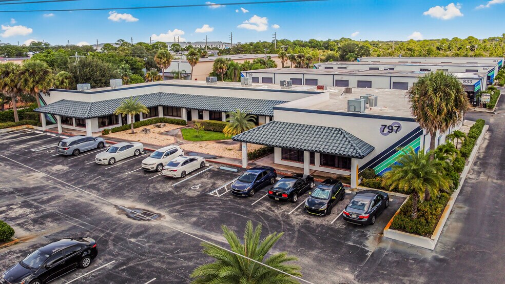 More Photos Of 895 NE Dixie Hwy, Jensen Beach Unknown For Lease