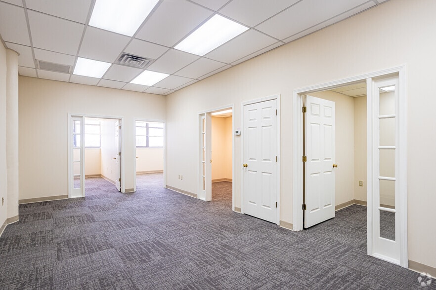 More Photos Of 10 Ferry St, Concord Flex For Lease