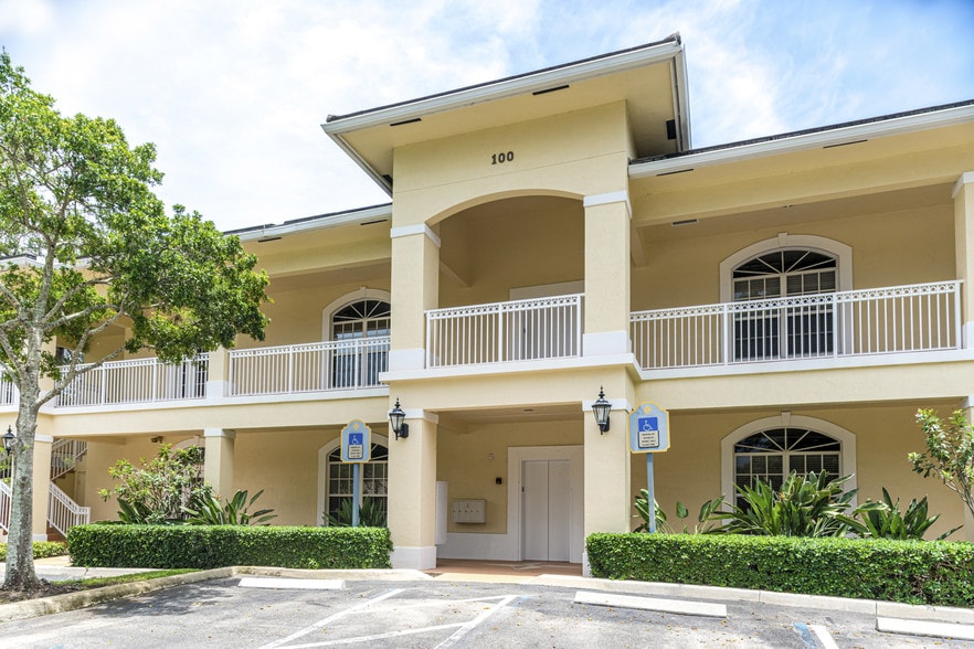 More Photos Of 100 Village Square Crossings, Palm Beach Gardens Medical For Lease