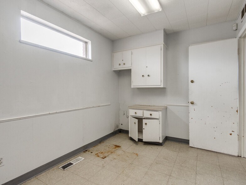 More Photos Of 5835 S Pennsylvania Ave, Oklahoma City Medical For Sale