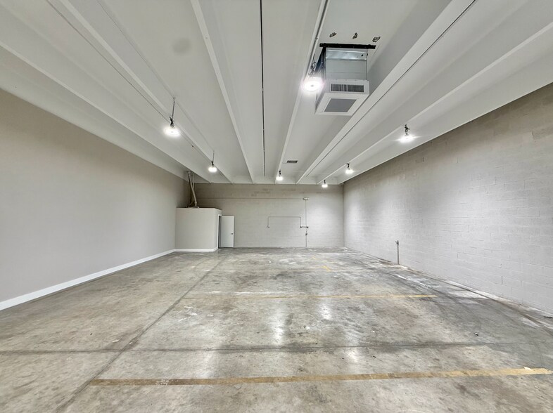 More Photos Of 1630 Clare Ave, West Palm Beach Light Distribution For Lease