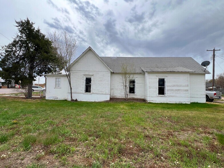 More Photos Of 332 N Main St, Gordon Flex For Sale