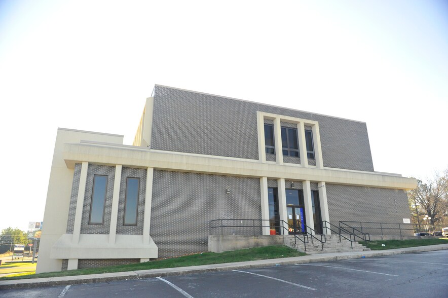 More Photos Of 189 Mose Dr, Sparta Bank For Sale