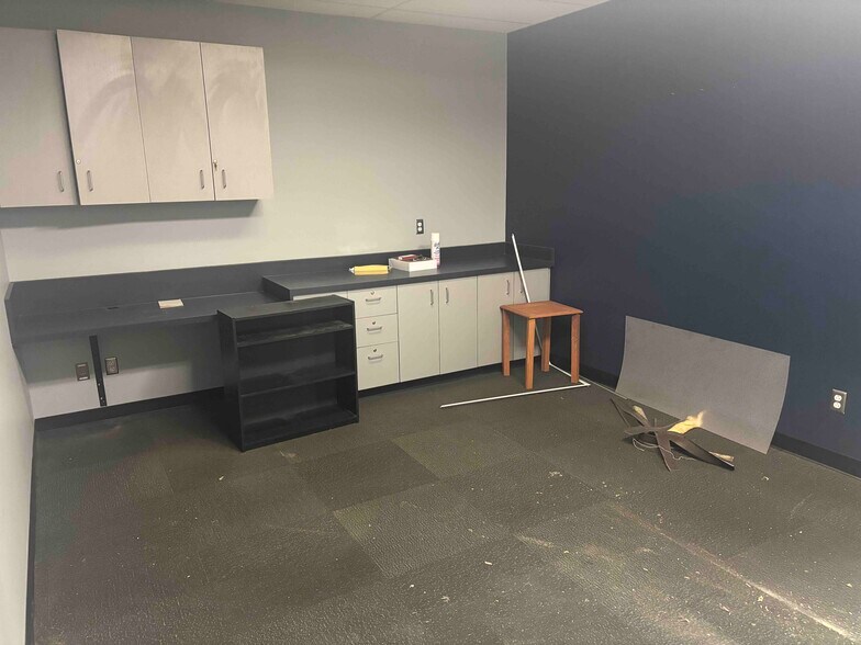 More Photos Of 1228 1st St N, Alabaster Office For Lease