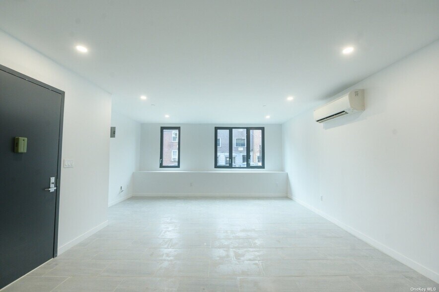 More Photos Of 5615 Van Cleef St, Flushing Apartments For Sale
