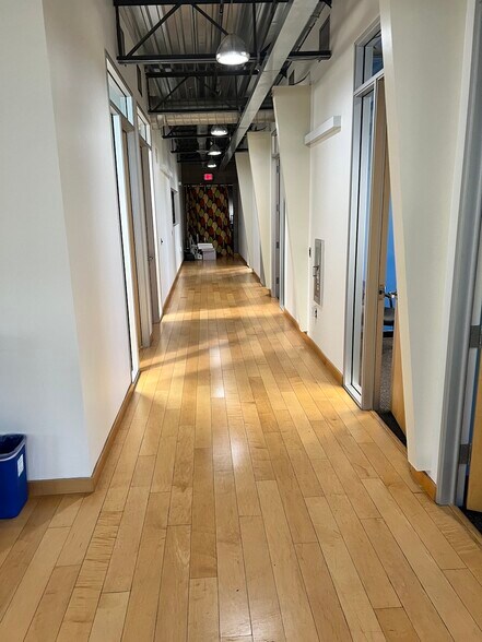 More Photos Of 1437 W Auto Dr, Tempe Showroom For Lease