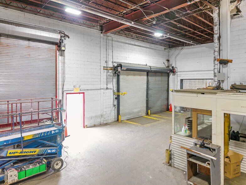 More Photos Of 3949 Austin Blvd, Island Park Warehouse For Sale