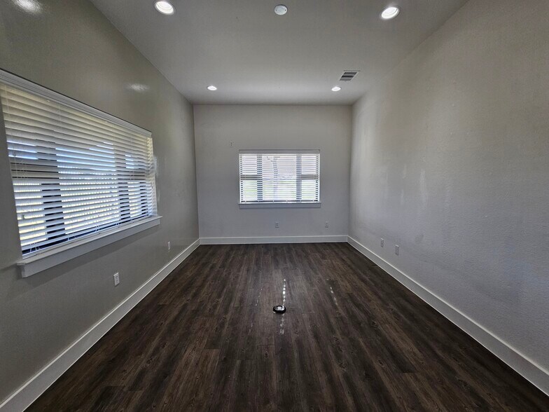 More Photos Of 230 Klattenhoff Ln, Hutto Office For Lease