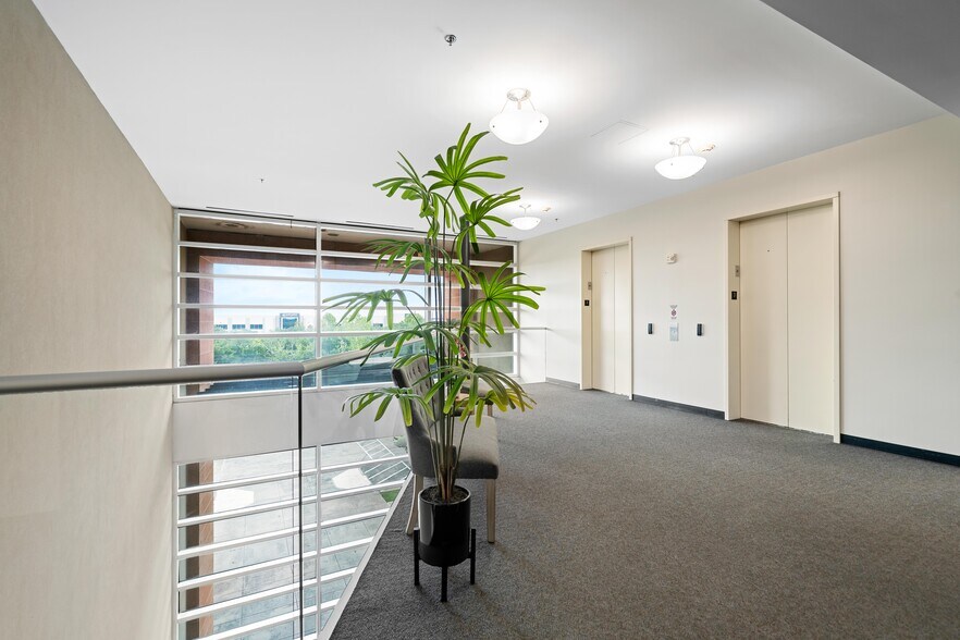 More Photos Of 7840 N Sam Houston Pky W, Houston Office For Lease