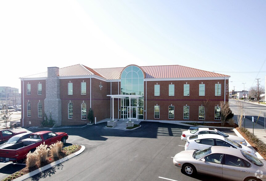 More Photos Of 2001 Charlotte Ave, Nashville Medical For Lease