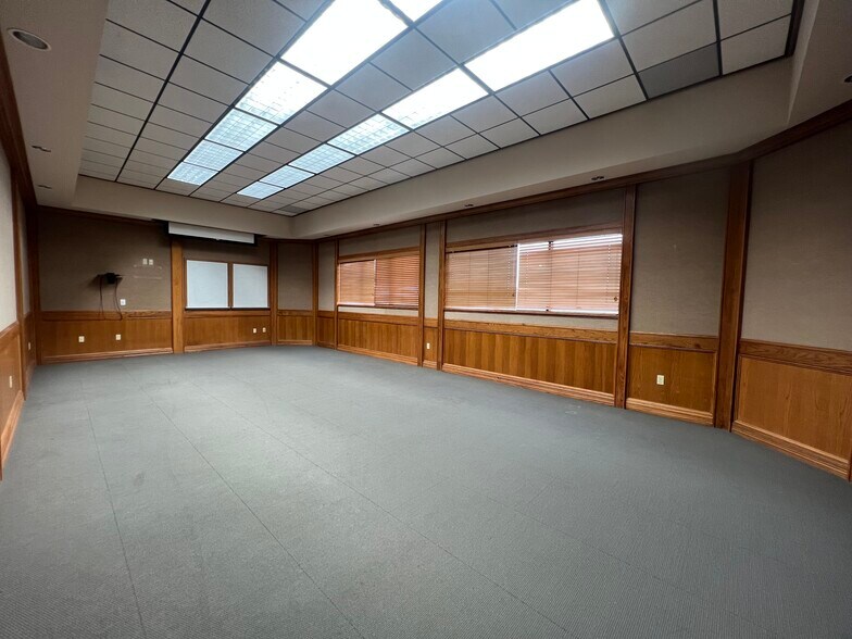 More Photos Of 205 Profit Dr, Victoria Showroom For Sale