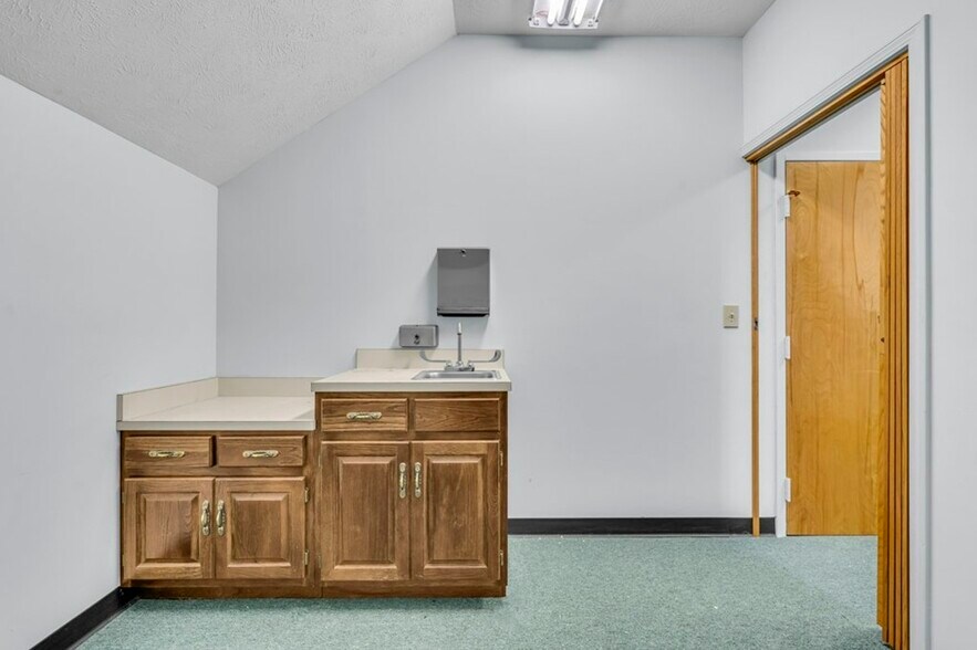 More Photos Of 2403 5th St N, Columbus Medical For Sale