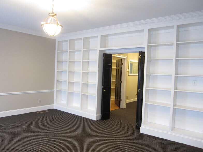 More Photos Of 452 E Paces Ferry Rd NE, Atlanta Office For Sale