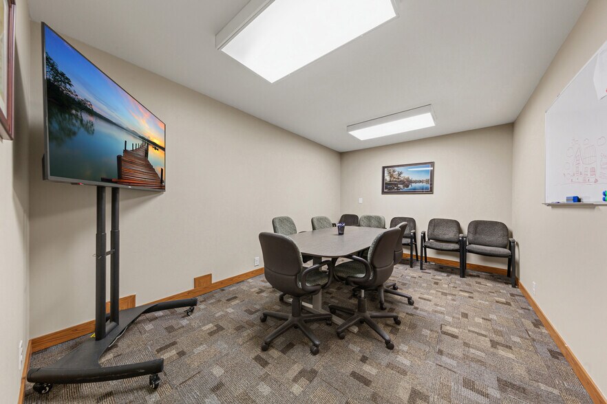 More Photos Of 152 E Pearl St, Owatonna Office For Sale