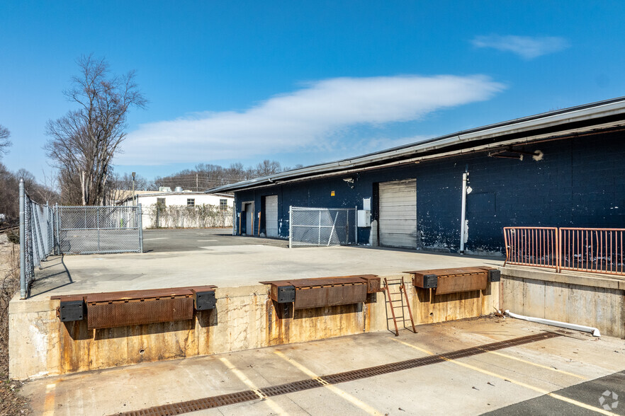 More Photos Of 185 Van Winkle Ave, Hawthorne Warehouse For Sale